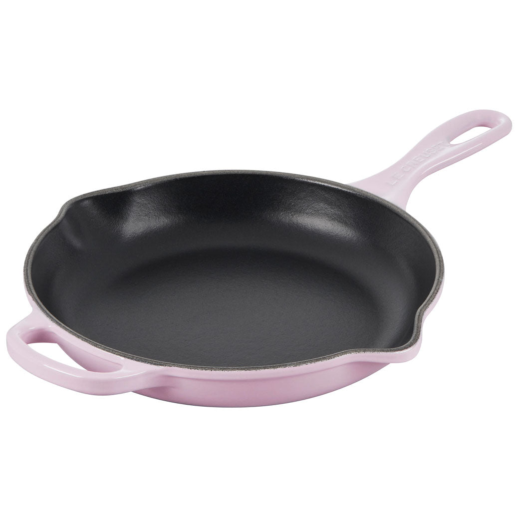 https://discovergourmet.com/cdn/shop/products/Le-Creuset-9_-Signature-Cast-Iron-Handle-Skillet-Shallot-Discover-Gourmet_70b48a93-2a90-4250-9e3e-16e8cd2f6286.jpg?v=1681835063